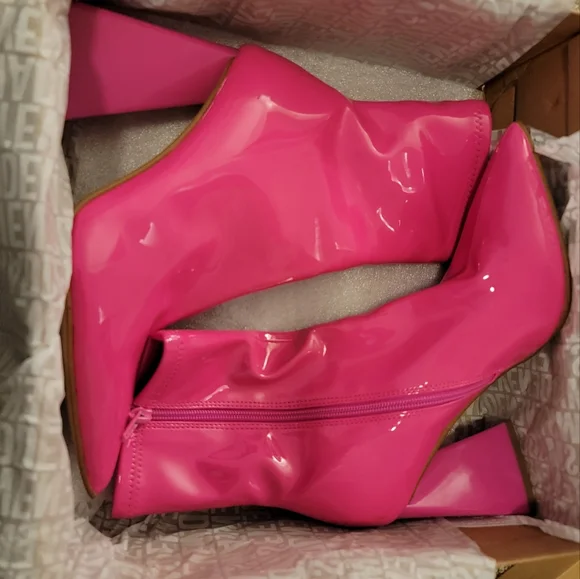 Hot pink Steve Madden boots - Picture 2 of 6
